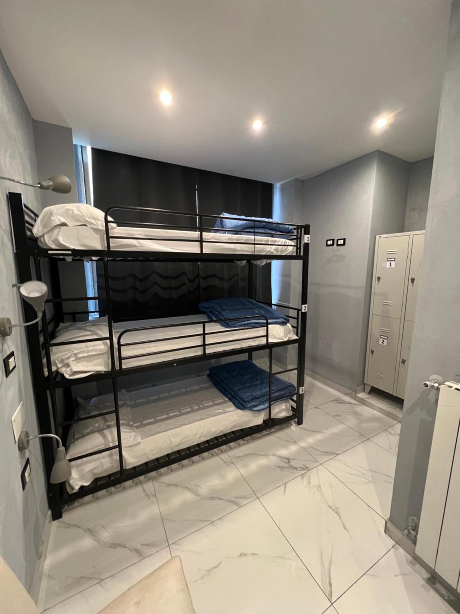 Lion University & Youth Hostel Milano Экстерьер фото