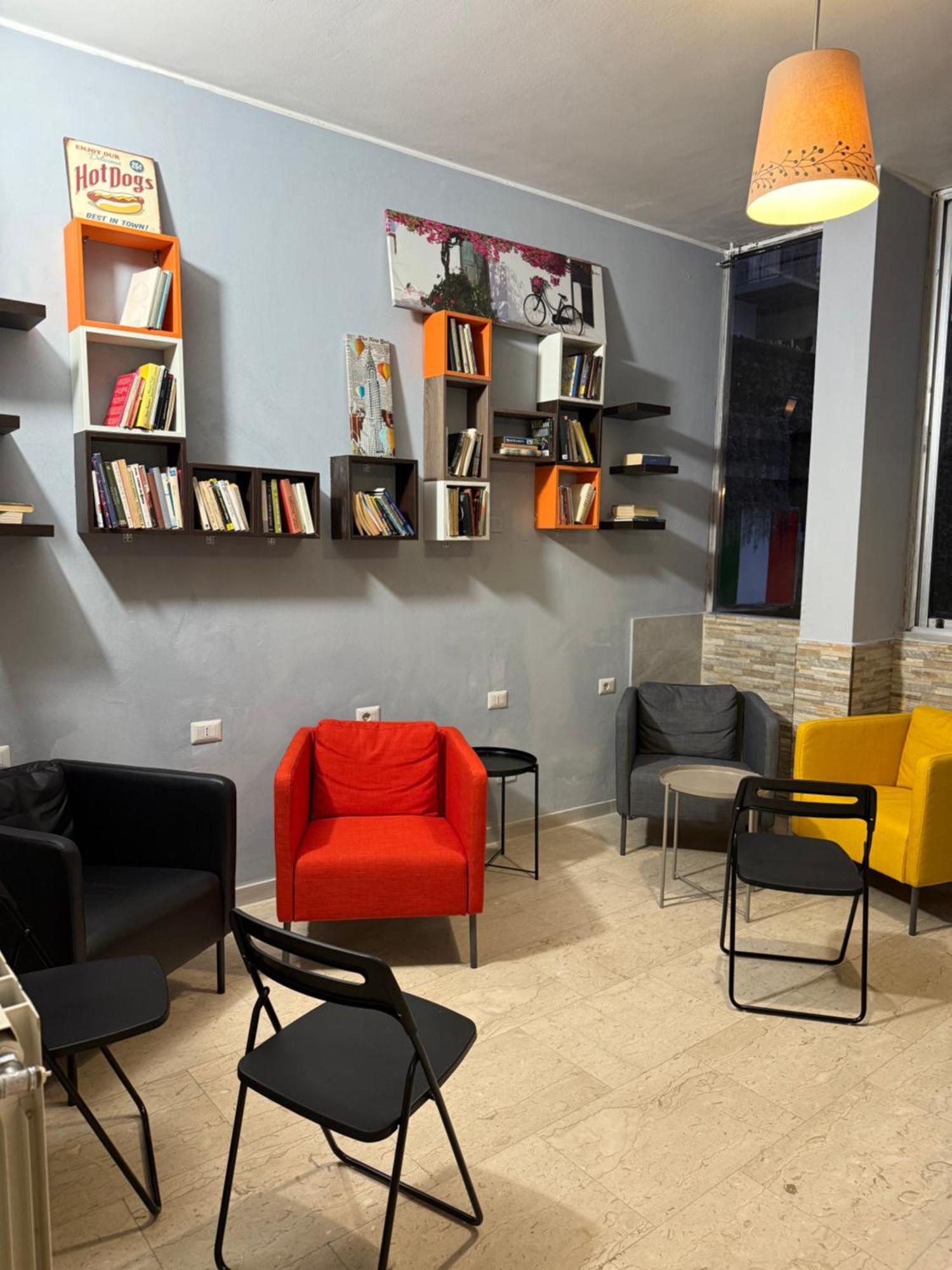 Lion University & Youth Hostel Milano Экстерьер фото