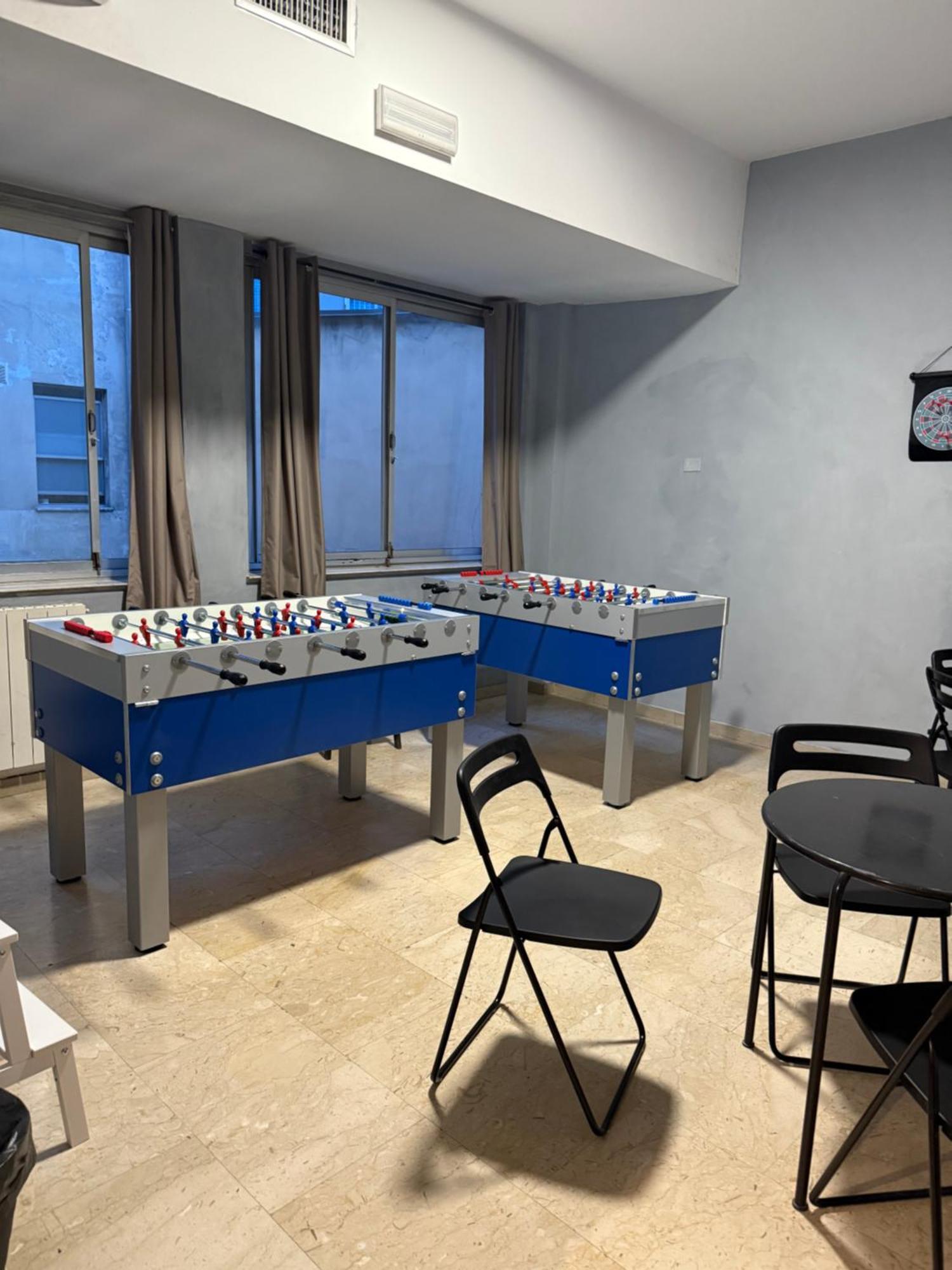 Lion University & Youth Hostel Milano Экстерьер фото
