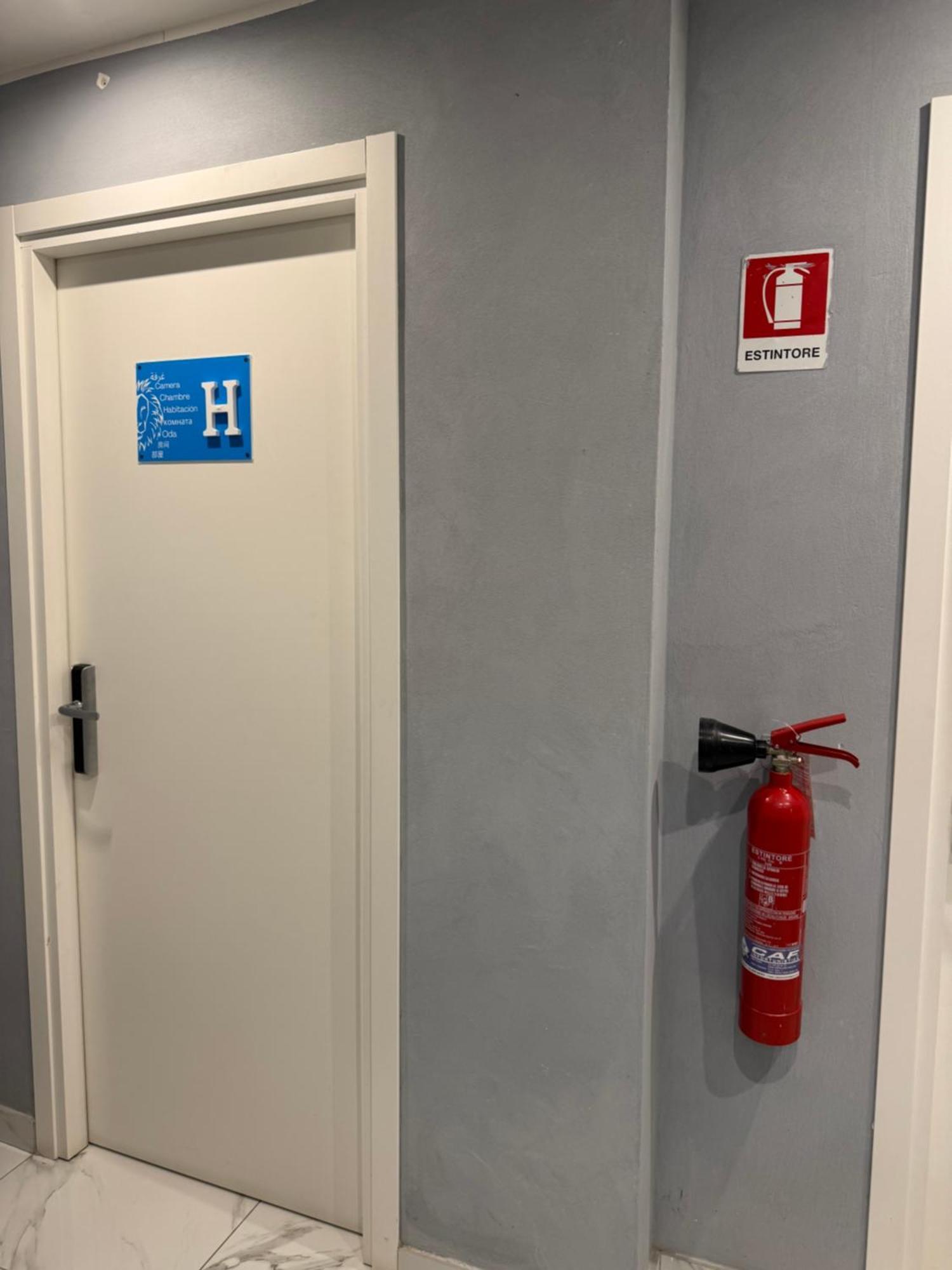 Lion University & Youth Hostel Milano Экстерьер фото