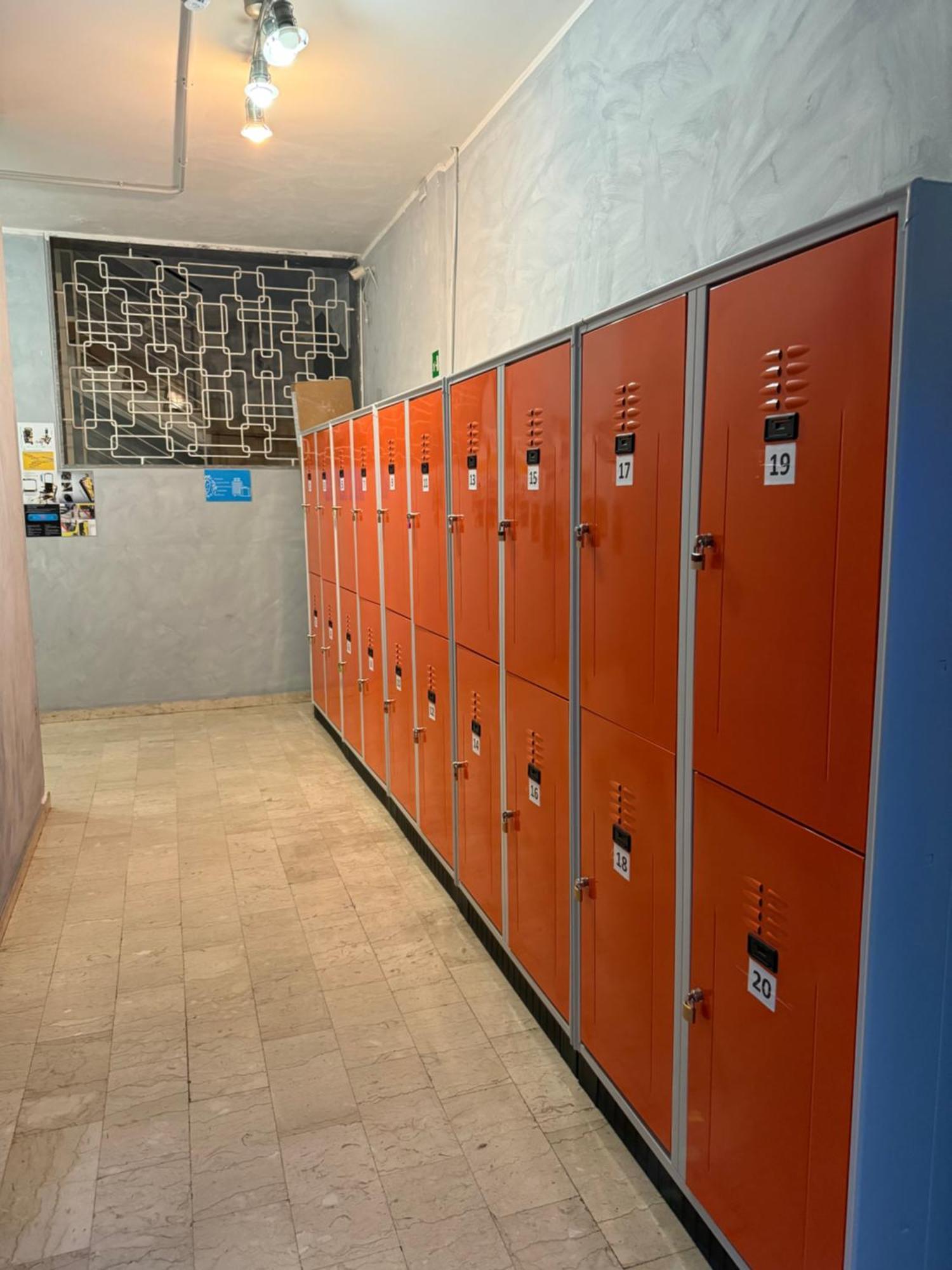 Lion University & Youth Hostel Milano Экстерьер фото