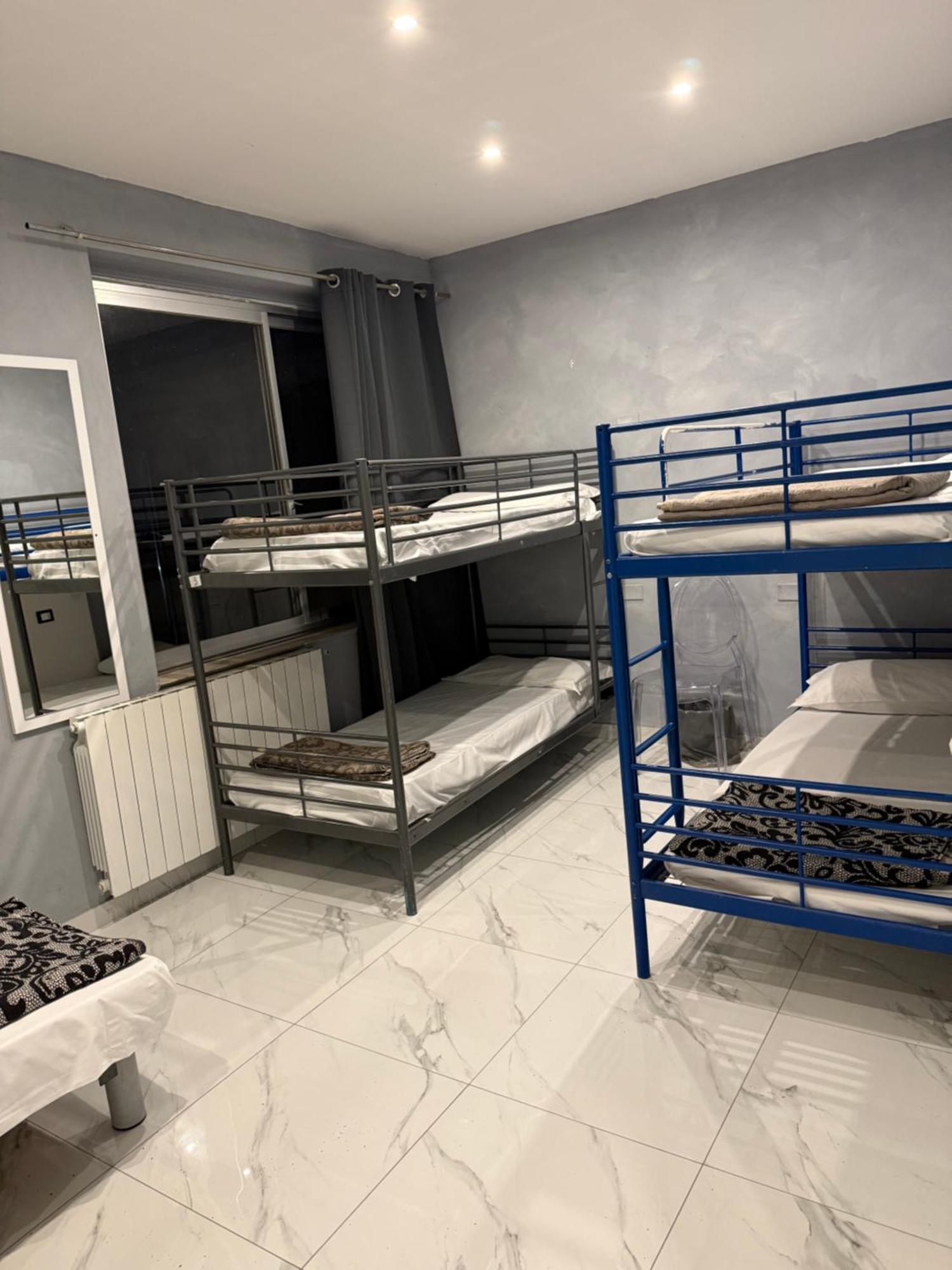 Lion University & Youth Hostel Milano Экстерьер фото
