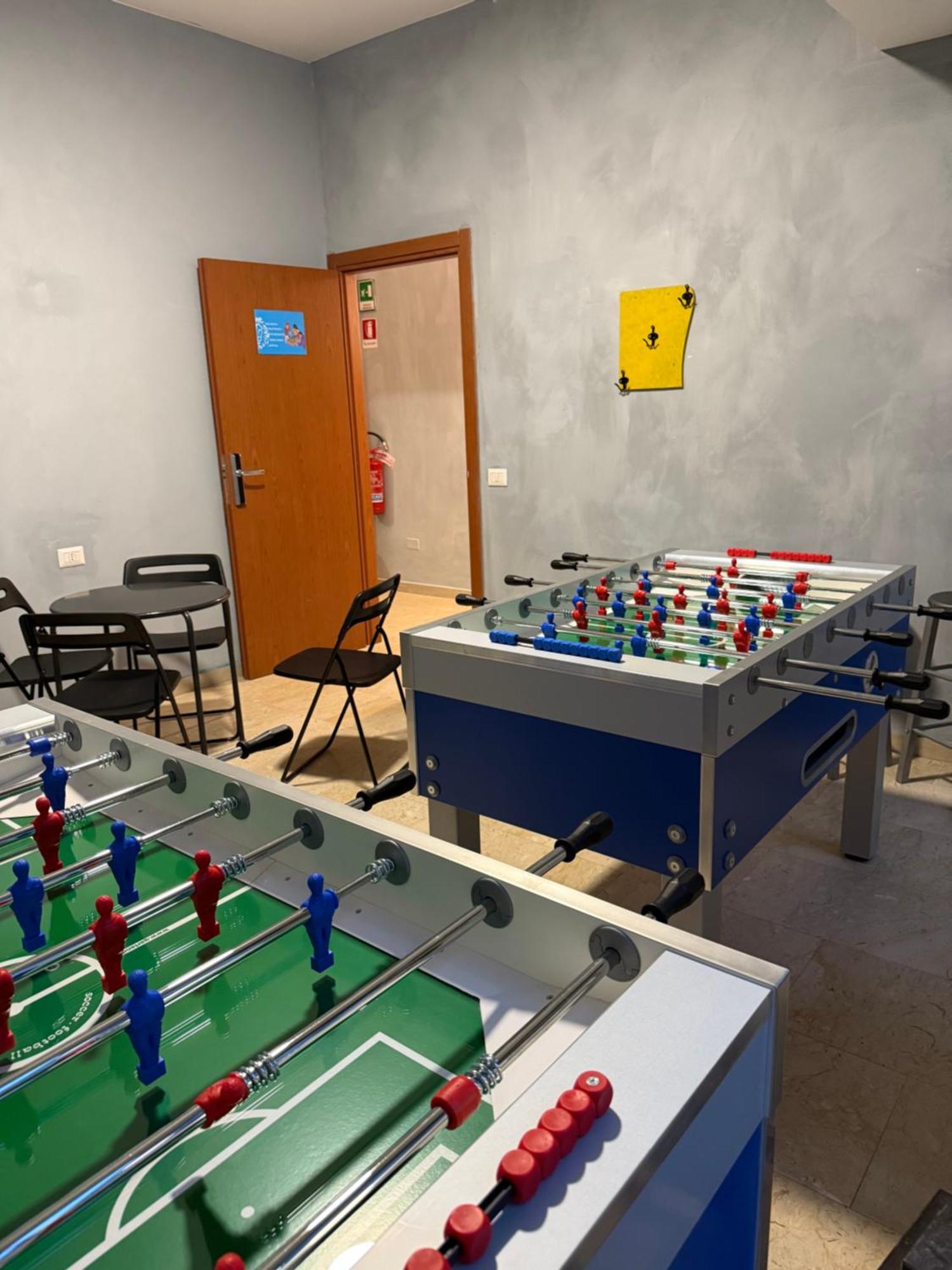 Lion University & Youth Hostel Milano Экстерьер фото