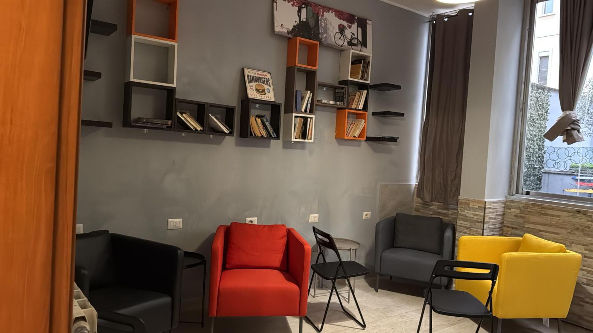 Lion University & Youth Hostel Milano Экстерьер фото