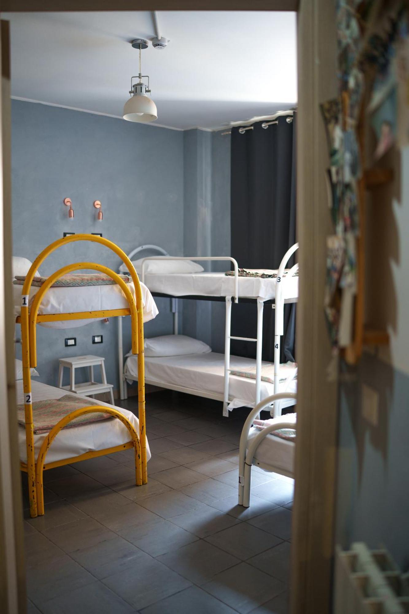 Lion University & Youth Hostel Milano Экстерьер фото